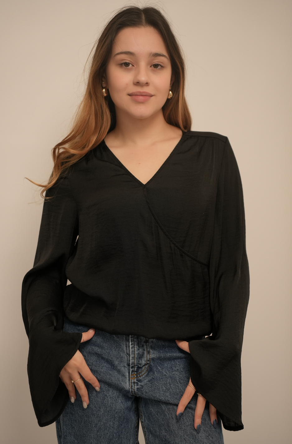 🖤 Urban Outfitters flowy sleeves