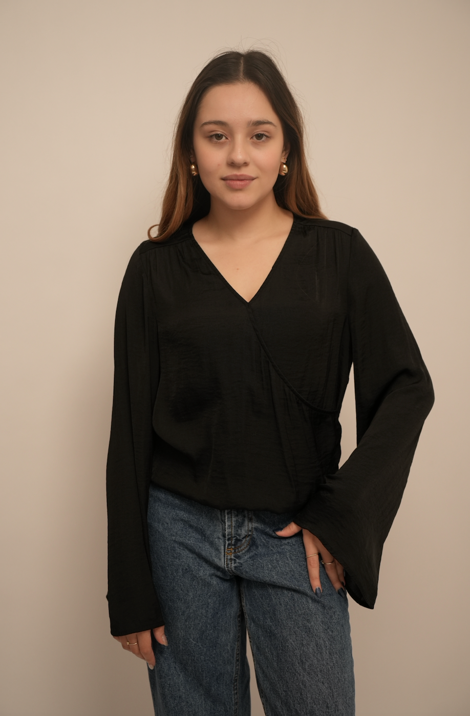 🖤 Urban Outfitters flowy sleeves